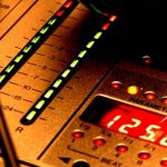 cropped-equipamento-musical-eletronicos-instrumento-eletronico-mixer-imagem-de-fundo-1.jpg